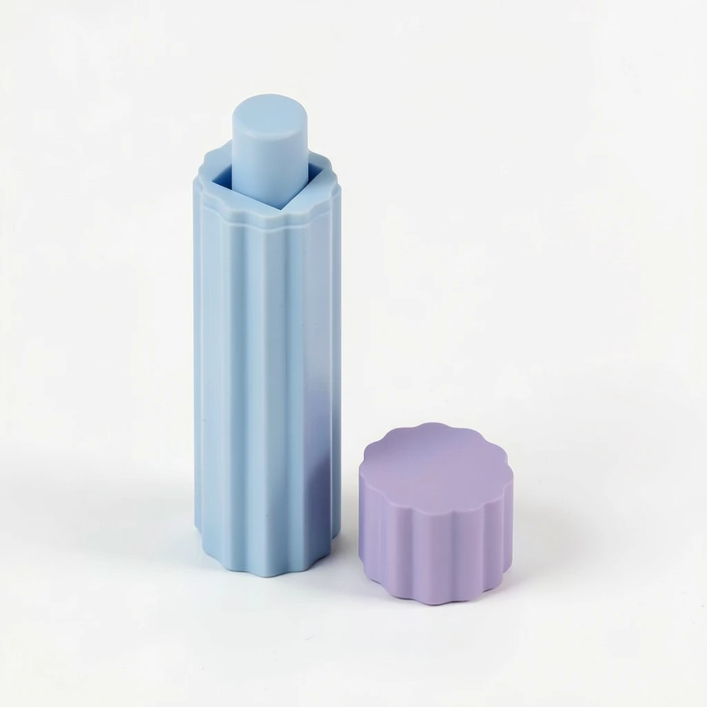 Ripple Gloss Case — In use. Styling contents are not included. Confirm actual package dimensions before ordering.