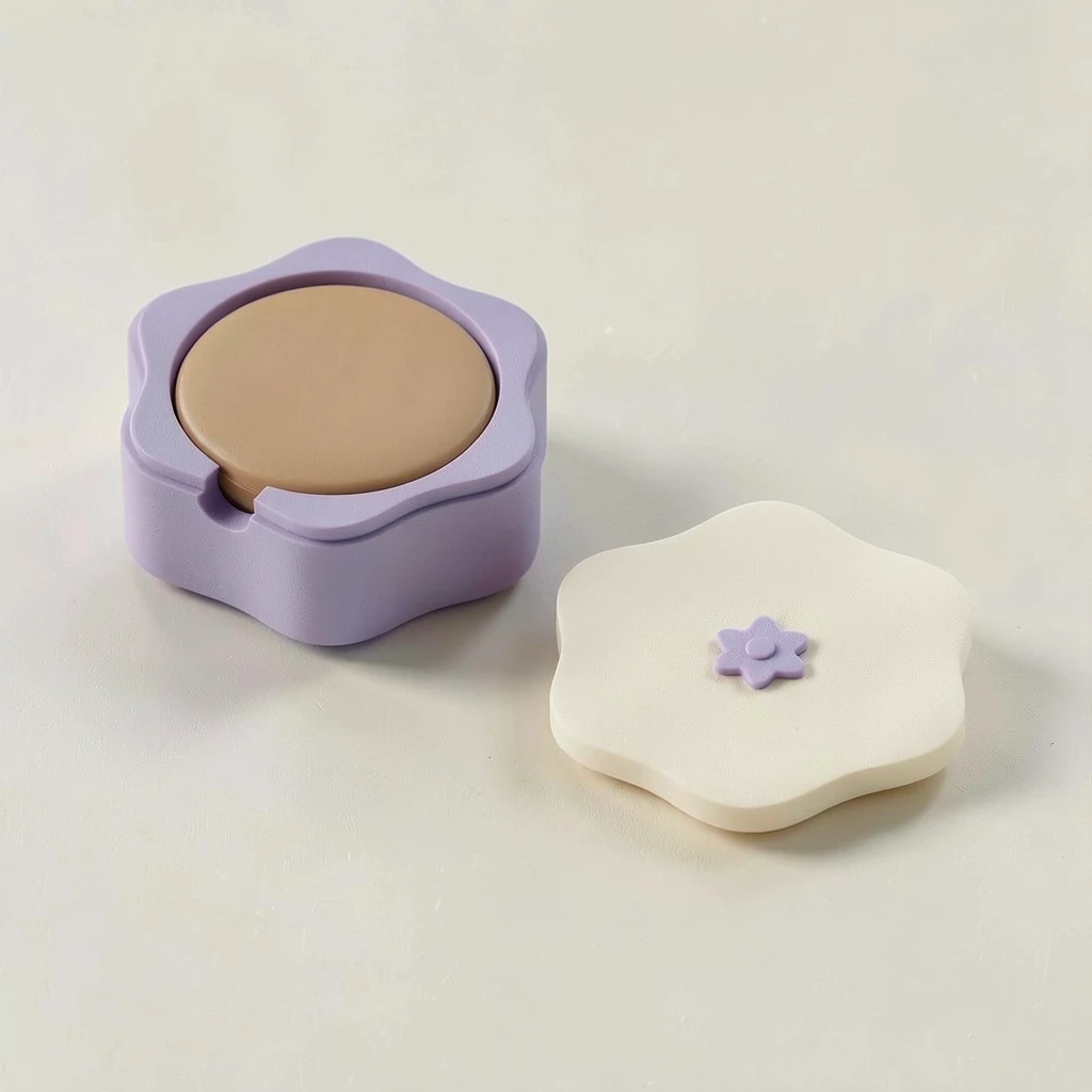 A petal-shaped outer case with a lift-off lid for your favourite small closed compact. Illustrative contents are not included.